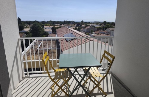 Aytre Apartment | Le commandant Lisiack