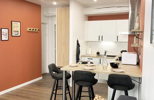 Provins Apartment | Le Constantin Charm & Comfort in the City Center