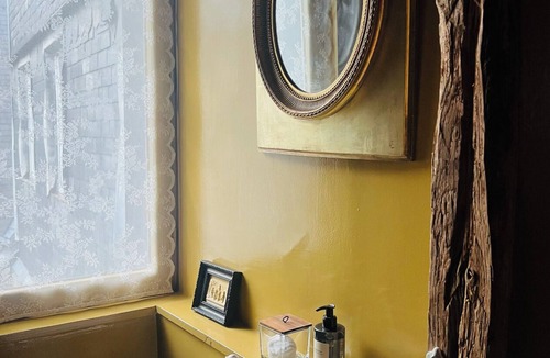 Quartier Vieux Marche-Cathedrale Apartment | Le Cotin Bleu. Duplex. Old Market. Sleeps 4/6