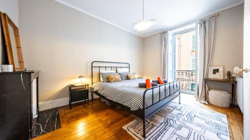 Faubourg North Apartment | Le Darcy d'Hugo Train station 2 minutes away