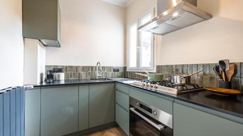 Faubourg North Apartment | Le Darcy d'Hugo Train station 2 minutes away
