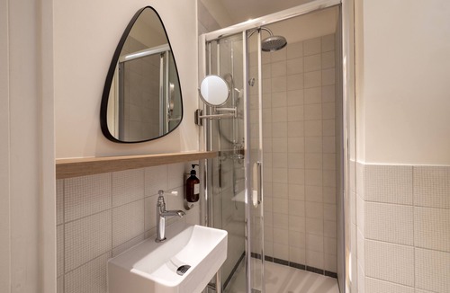 12th Arrondissement Hotel | Le Daum