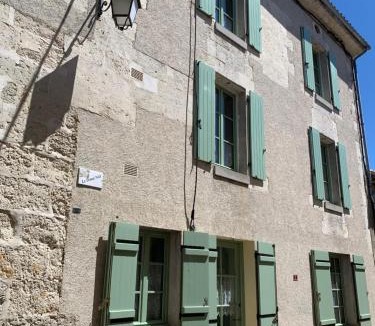 Saint-Aulaye-Puymangou Bed & Breakfast | LE Doux Nid La Classique