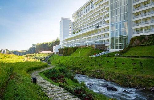 Cipanas Hotel | Le Eminence Puncak Hotel Convention & Resort