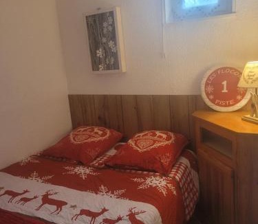 Les Rousses Apartment | Le Flocon, Rez de Jardin super Cosy au Cœur des Rousses - Netflix , WI-FI, Parking Gratuit & Draps inclus