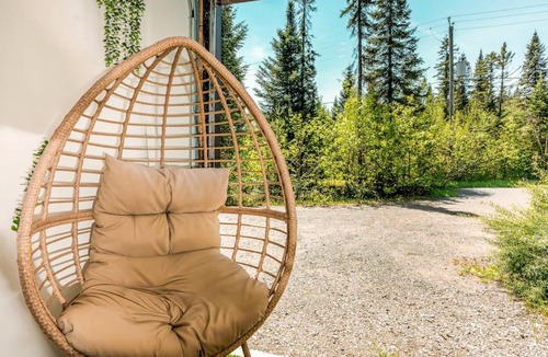 Shannon Ski Chalet | Le Floréa with Private Spa, BBQ & Garden, Games, Nature & Relax