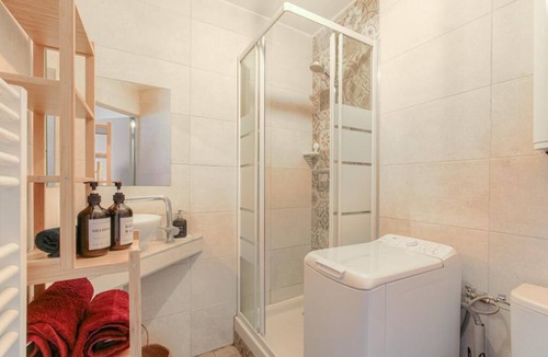 Feuillat Desgenettes Apartment | "Le Florence - Studio Métro D'Grange Blanche