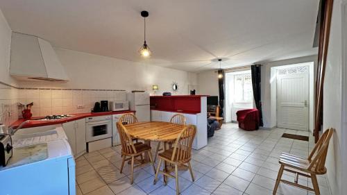 Dompierre-les-Eglises House | Le gîte communal