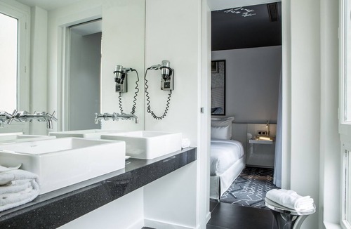 Quartier de la Folie-Mericourt Hotel | Le General Hotel