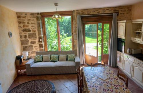 Saint-Martin-l'Aiguillon House | le gite du jardinier
