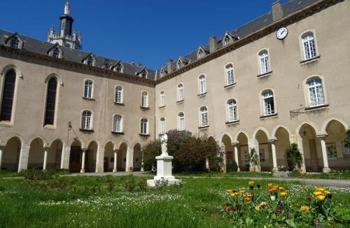 Gramat Hotel | Le grand couvent de Gramat