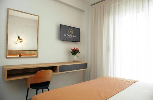 Gerakini Apartment | Le Grand Rêve Deluxe Family Apartment 3