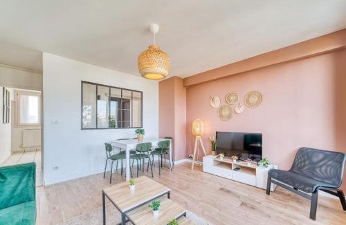 Parilly Apartment | Le Grand Voyageur - 3 chambres - Parking privé - Métro