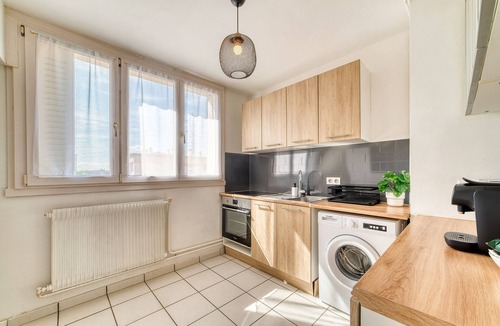 Parilly Apartment | Le Grand Voyageur - 3 chambres - Parking privé - Métro