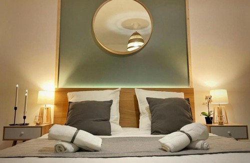 Longvic Apartment | Le GREEN'SPA - DIJON - SPA-jardin-parking privé