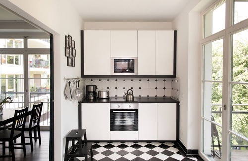 Plagwitz Apartment | LE Home II: 2-room loft w/balcony+parking. Quiete, bright!