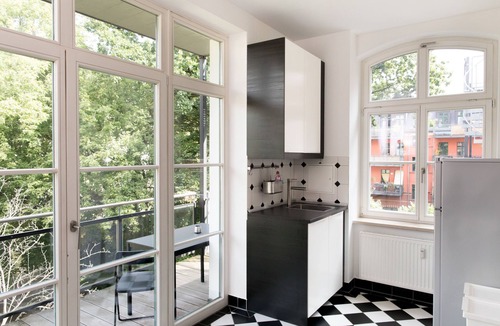 Plagwitz Apartment | LE Home II: 2-room loft w/balcony+parking. Quiete, bright!