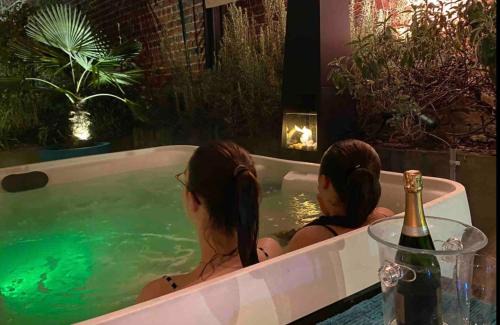 Tourcoing House | Le jacuzzi de Marie ll
