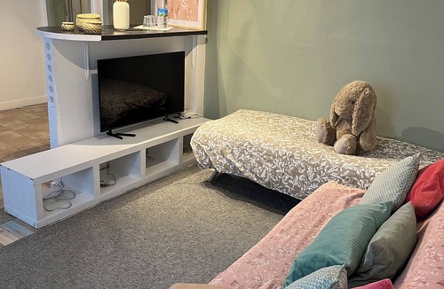 Savigny-sur-Orge Apartment | Le Jardin Chamberlin Guest house, apartment les magnolias