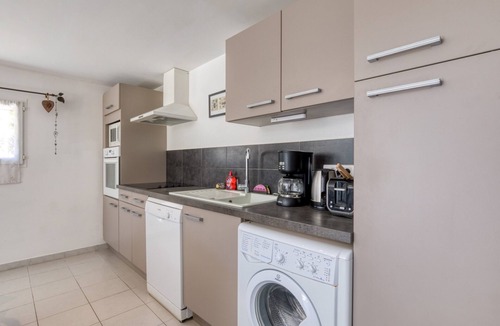 Montagnac Villa | Le Jardin de Benjamin: Comfortable Apartment with Pool