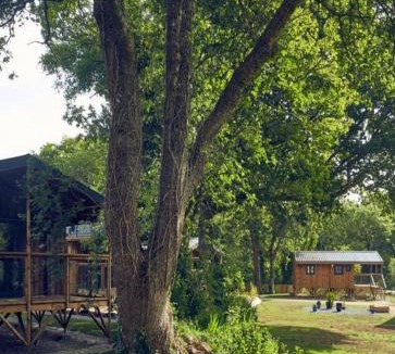 Plogastel-Saint-Germain Ski Chalet | Le Jardin Saint Germain Lodges and Events