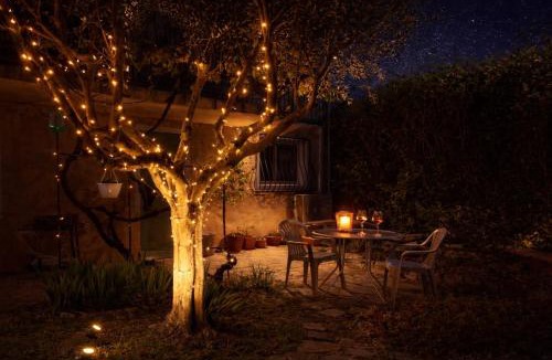 Raphele-les-Arles Apartment | Le jardinet d'Emma - Jacuzzi privé, Jardin au calme entre Arles, Camargue et Alpilles avec parking gratuit