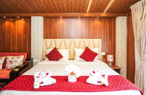 Ooty Hotel | Le Karaj Meadows