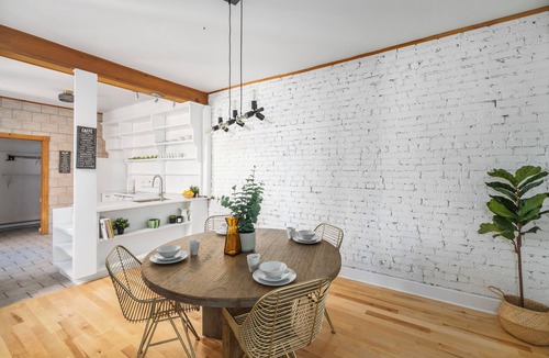 Mile End Apartment | "Le Laurier" - Mile-End Retreat, 3bdrs - sleeps (8)