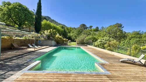 Auriol Apartment | Le Laurier - Piscine, Sauna et Vue - Charme Provençal Authenticité - Bastide La Parette