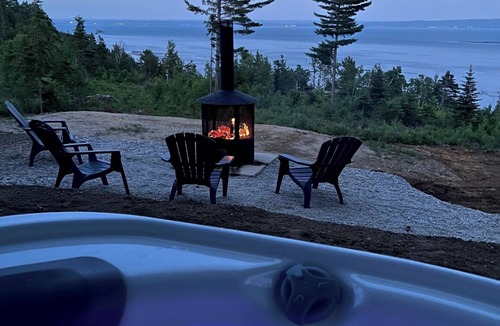 Les Eboulements Ski Chalet | Le Lord, River view, trail and snowmobile