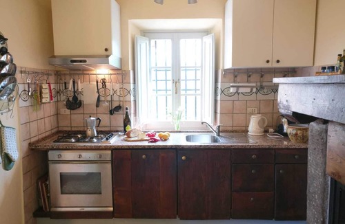 Molazzana Cottage | Le Lunghe is a restored cottage in beautiful Tuscany 5 mins walk to restaurant