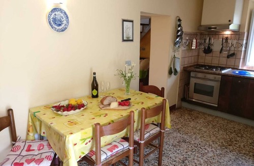 Molazzana Cottage | Le Lunghe is a restored cottage in beautiful Tuscany 5 mins walk to restaurant