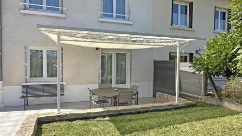 Couzeix House | Le magnolia