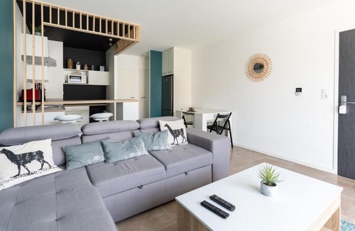 Montaigu Apartment | Le Marnier - Moderne & Central
