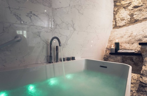 Les Baux-de-Provence Hotel | Le Mas d'Aigret