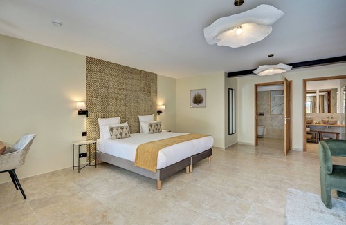 Les Baux-de-Provence Hotel | Le Mas d'Aigret
