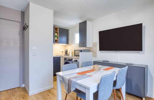 Frontignan House | 'Le Mas De La Mer' with Private Terrace, Wi-Fi, and Air Conditioning