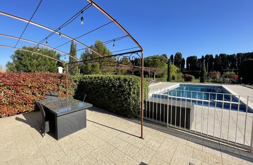 Graveson Bed & Breakfast | Le Mas Des Chutes