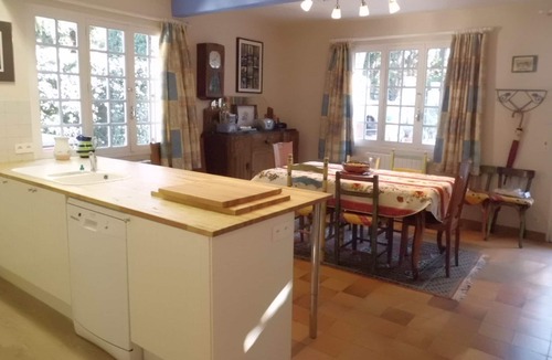 Rognonas House | Le Mas-sleeps 8, 4bdrm, 4bathrm Self-Catering Farmhouse in the Heart of Provence
