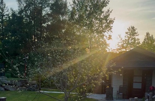 Saint-Pierre-de-Broughton Ski Chalet | Le Mini Chalet Riverstone