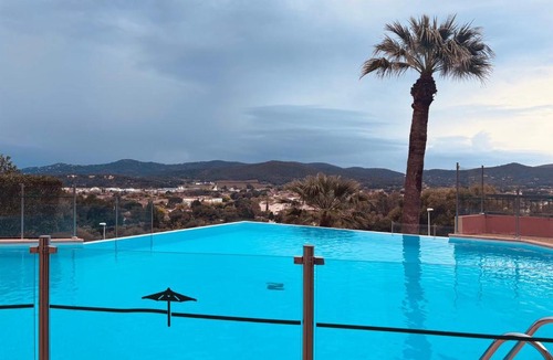 Bormes-Les-Mimosas Apartment | Le Mirage, studio classé 3 étoiles, terrasse & vue mer