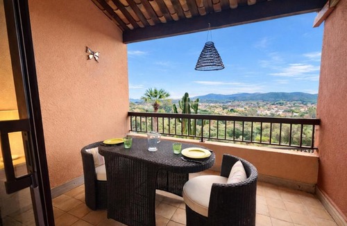 Bormes-Les-Mimosas Apartment | Le Mirage, studio classé 3 étoiles, terrasse & vue mer