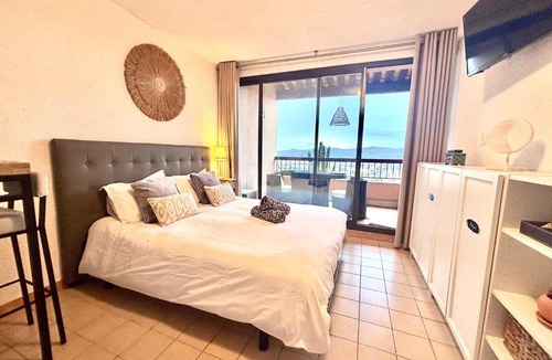 Bormes-Les-Mimosas Apartment | Le Mirage, studio classé 3 étoiles, terrasse & vue mer