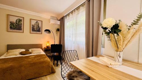 Saint Philippe Apartment | LE MIRAMAR Nice - Clim, Parking, Wifi et piscine