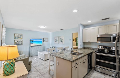 Old Naples Condo | Le Monaco - Romantic 1 BR Condo Steps from 5th Ave S. Chic Coastal Retreat with King Bed and Beach Access. Perfect Location for Couples Near Dining, Shopping, and Naples Beach