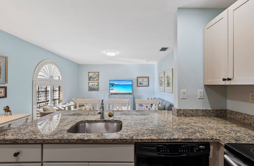 Old Naples Condo | Le Monaco - Romantic 1 BR Condo Steps from 5th Ave S. Chic Coastal Retreat with King Bed and Beach Access. Perfect Location for Couples Near Dining, Shopping, and Naples Beach