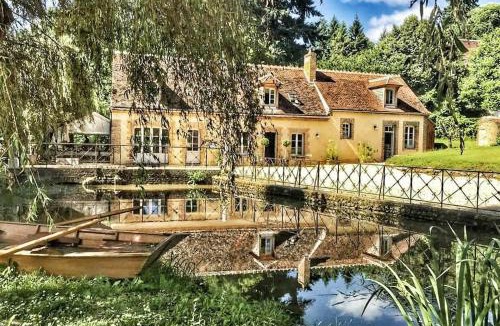 Mezilles House | Le Moulin de Corneil
