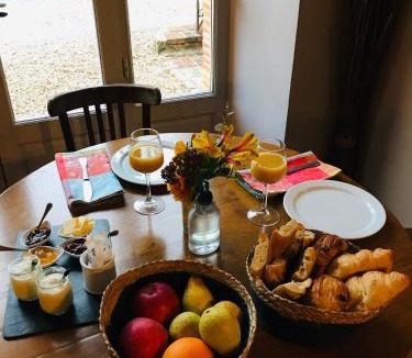 Mezilles House | Le Moulin de Corneil