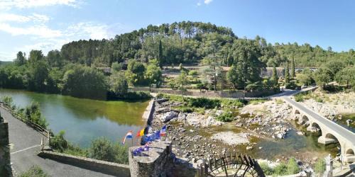 Corbes Bed & Breakfast | Le Moulin du Temps -chambres et lounge bar au bord de la rivière