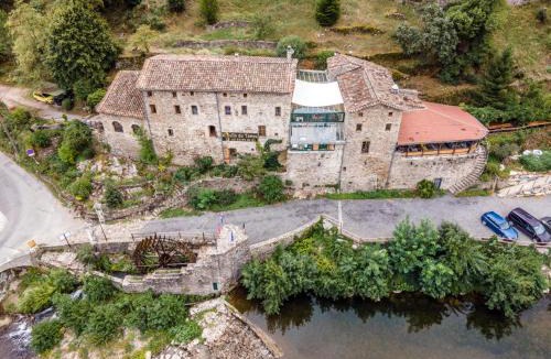 Corbes Bed & Breakfast | Le Moulin du Temps -chambres et lounge bar au bord de la rivière